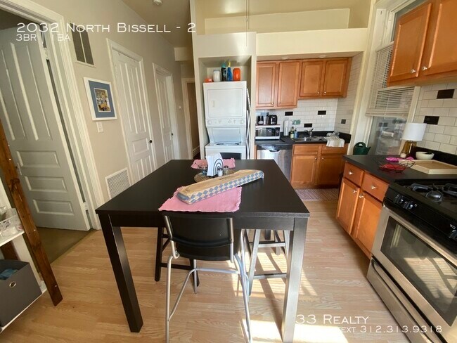 2032 N Bissell St-Unit -2 in Chicago, IL - Building Photo - Building Photo