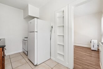 Cahuenga Apartments in Los Angeles, CA - Foto de edificio - Building Photo