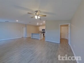 9496 Revere Ave in Leesburg, FL - Foto de edificio - Building Photo