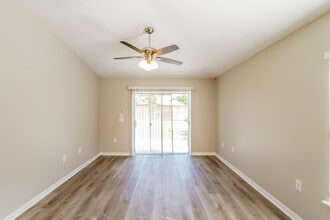 14145 Econ Woods Ln in Orlando, FL - Building Photo - Building Photo