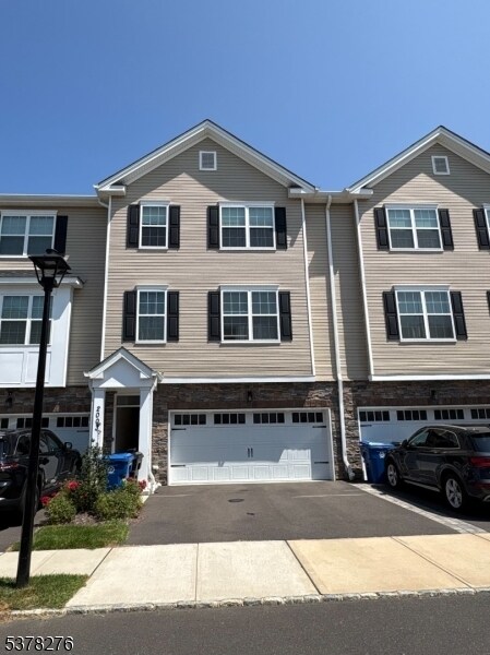 2003 Evans Ln in Middletown, NJ - Foto de edificio
