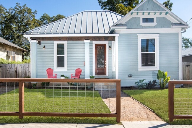 property at 122 Vitra Pl