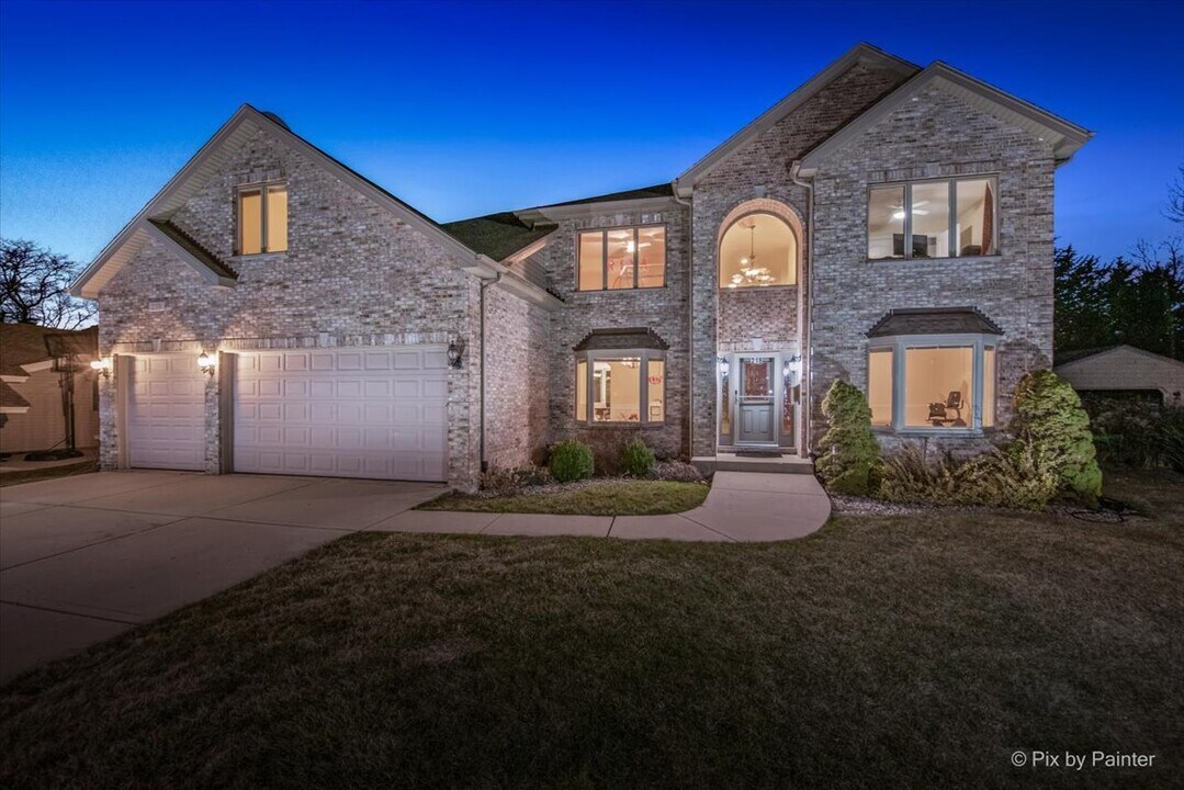 100 Westover Ct in Schaumburg, IL - Building Photo
