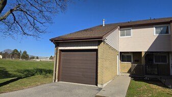 1190 Upper Ottawa St in Hamilton, ON - Building Photo