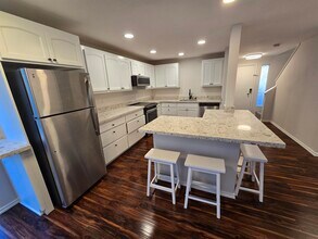 12512 SE 42nd St in Bellevue, WA - Building Photo - Building Photo