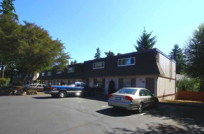 Woodlake Townhomes in Edmonds, WA - Building Photo - Building Photo