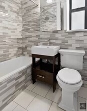 Prince Street, Unit 33 in New York, NY - Foto de edificio - Building Photo