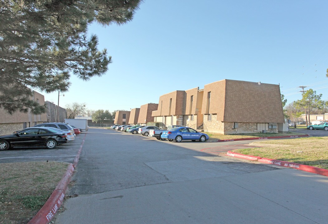 View Pointe Apartments in Irving, TX - Building Photo