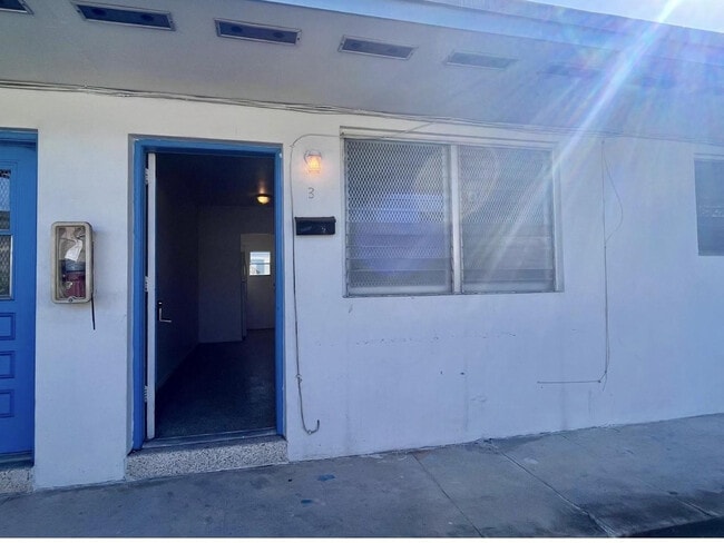 1126 Sesame St in Opa Locka, FL - Building Photo - Building Photo