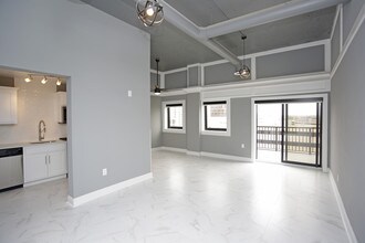 Plaza House in Kansas City, MO - Building Photo - Interior Photo