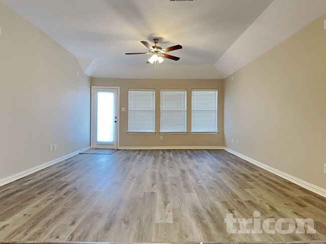 2413 Castle Creek Dr in Little Elm, TX - Building Photo - Building Photo