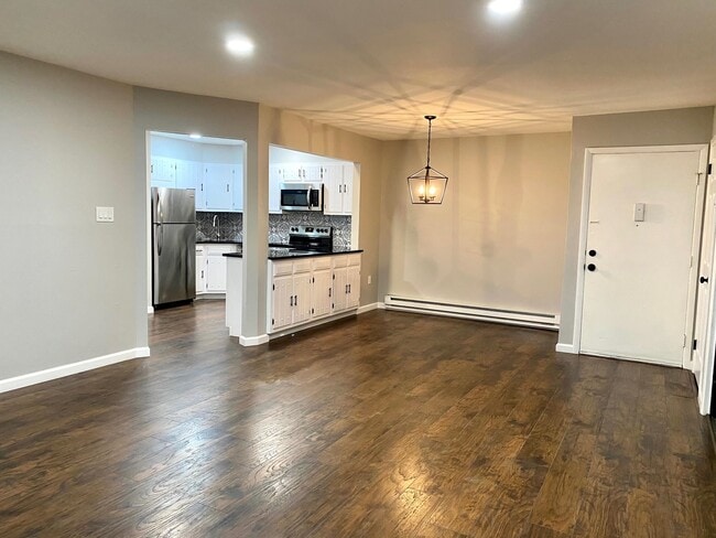 128 Amberly Dr, Unit G in Englishtown, NJ - Building Photo - Building Photo