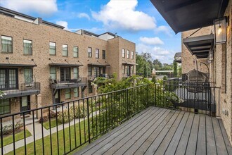 1028 Robert Smalls Way in Atlanta, GA - Foto de edificio - Building Photo