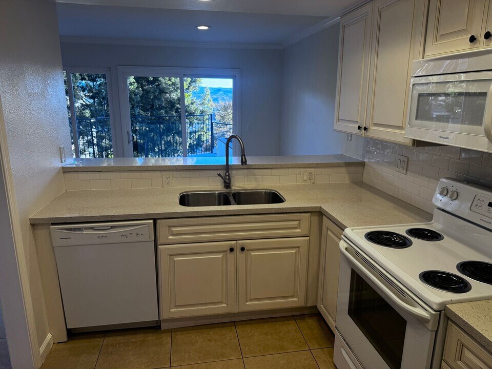 33352 Cheltam Way in Dana Point, CA - Building Photo