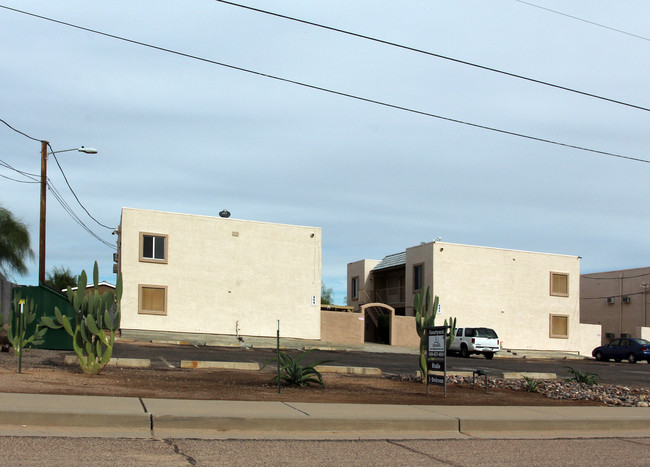 Courtyard Apartments