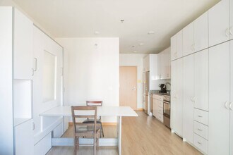 1640 N Water St in Milwaukee, WI - Foto de edificio - Building Photo