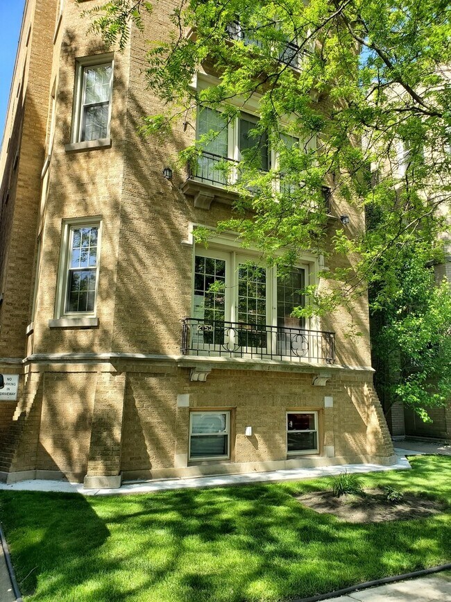 property at 2150 W Arthur Ave