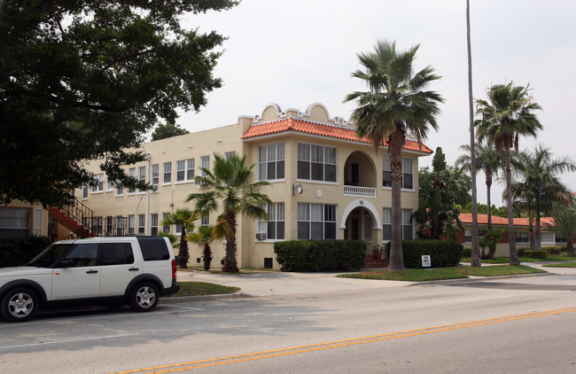 74 E Davis Blvd in Tampa, FL - Building Photo - Building Photo