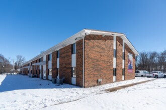Suburban Heights in St. Louis, MO - Building Photo - Building Photo