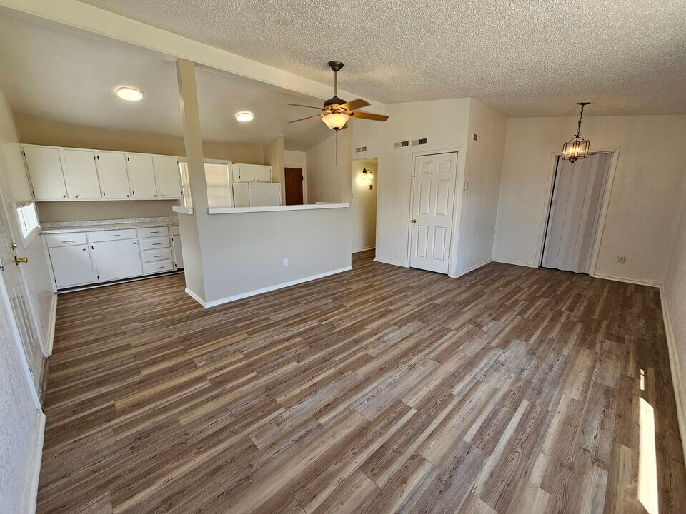 1006 S Plains Park Dr in Roswell, NM - Building Photo