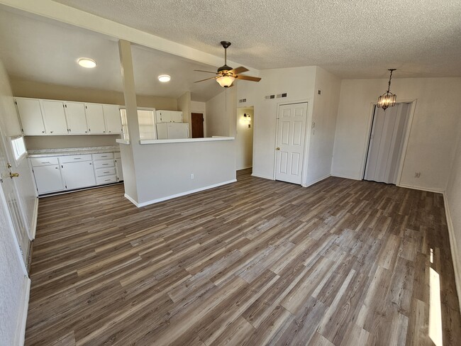 property at 1006 S Plains Park Dr
