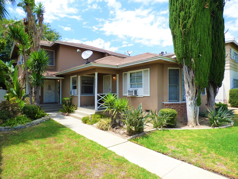 5661 Tilden Ave in Sherman Oaks, CA - Foto de edificio