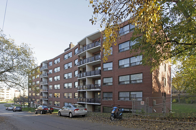 28 Riverwood Pky in Toronto, ON - Building Photo - Building Photo