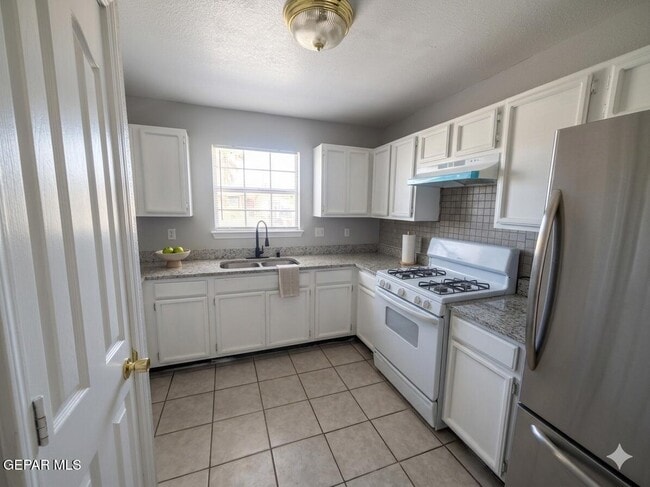 property at 10281 Valle del Mar Dr