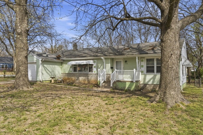 1736 N Kentwood Ave in Springfield, MO - Foto de edificio - Building Photo