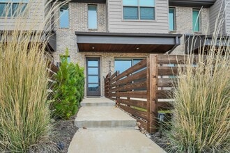 2610 La Cala Dr in Grand Prairie, TX - Foto de edificio - Building Photo