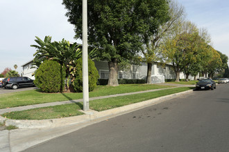 Briarwood Manor in Loma Linda, CA - Foto de edificio - Building Photo