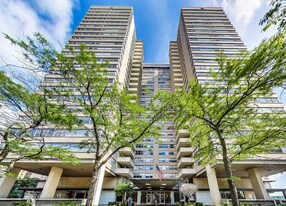 6301 N Sheridan Rd, Unit 7C in Chicago, IL - Building Photo