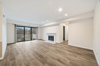 0N 24 Ambleside Dr in Winfield, IL - Building Photo - Building Photo