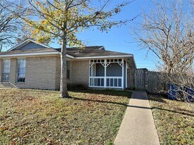 705 Ruth Ct in Navasota, TX - Building Photo