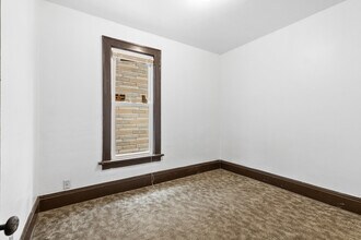 928 E Locust St in Milwaukee, WI - Building Photo - Building Photo