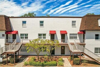 9201 Tudor Dr in Tampa, FL - Building Photo - Building Photo