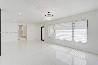 175 NE 120th St in North Miami, FL - Foto de edificio - Building Photo