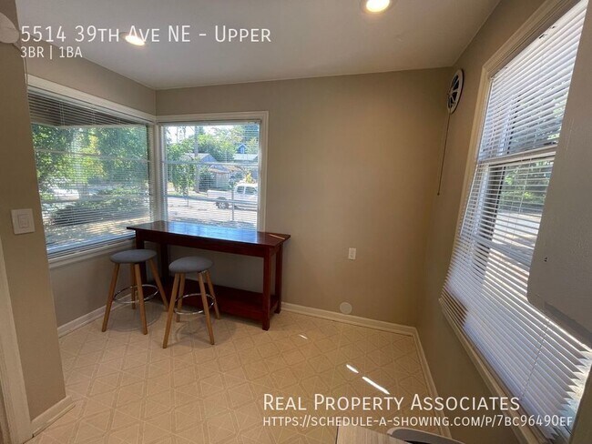 5514 39th Ave NE in Seattle, WA - Building Photo - Building Photo