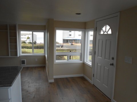 563 SW 4th St in Newport, OR - Building Photo