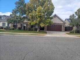 543 Powers Ave in Clovis, CA - Building Photo