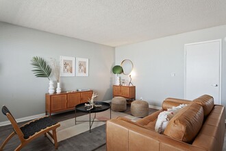 The Circle Apartments at Long Beach in Long Beach, CA - Building Photo - Building Photo