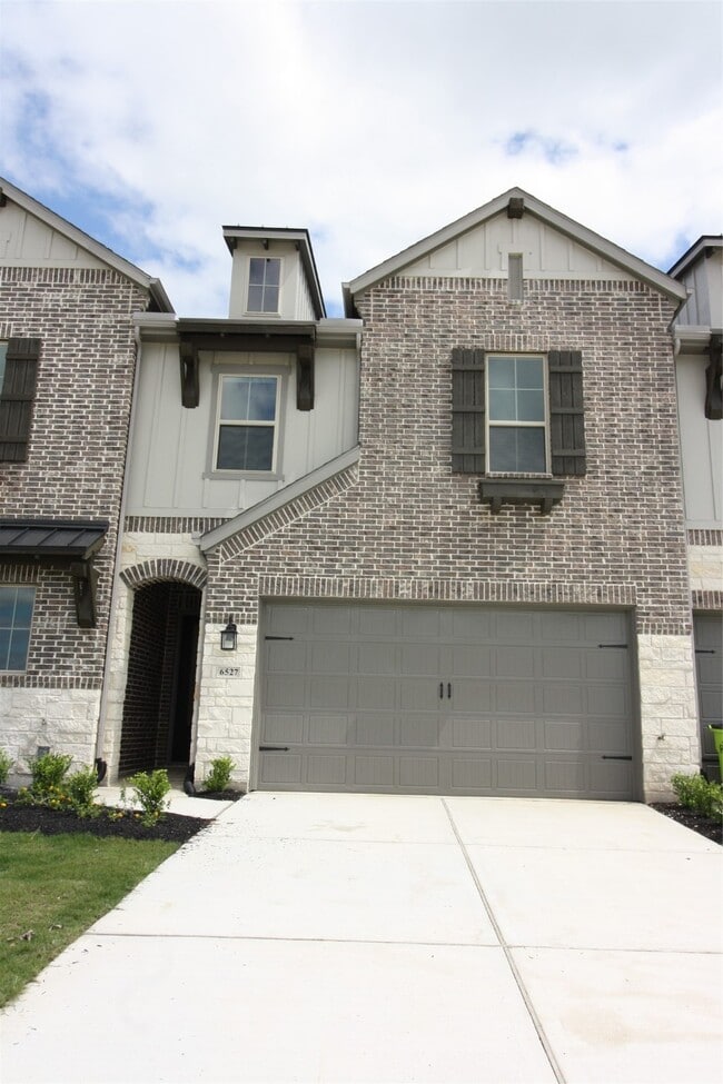 property at 6527 Scarlet Pond Ln
