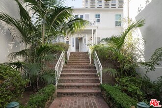 405-404 Shirley Pl in Beverly Hills, CA - Building Photo - Building Photo