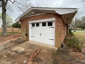1612 Hawthorne Ln in Burlington, NC - Building Photo - Building Photo