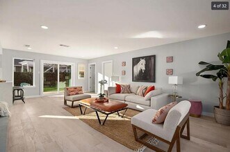 6102 Smith Oak Trail in Austin, TX - Building Photo - Building Photo