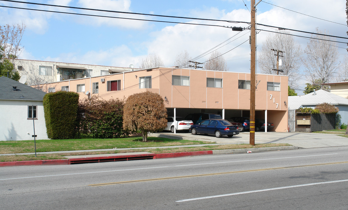 717 S Verdugo Rd in Glendale, CA - Building Photo