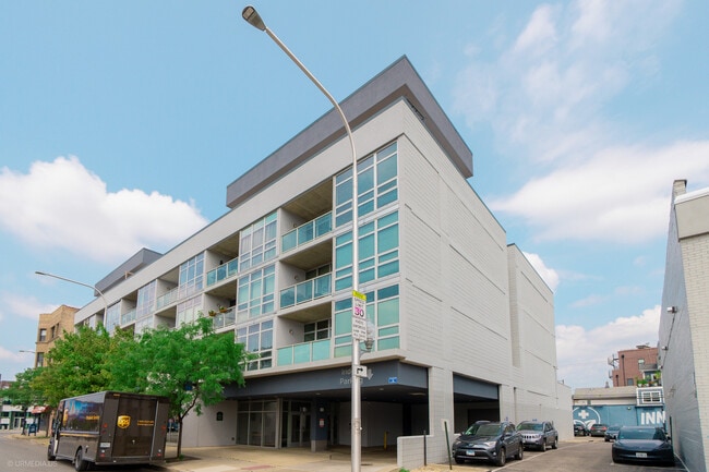 property at 1610 W Fullerton Ave