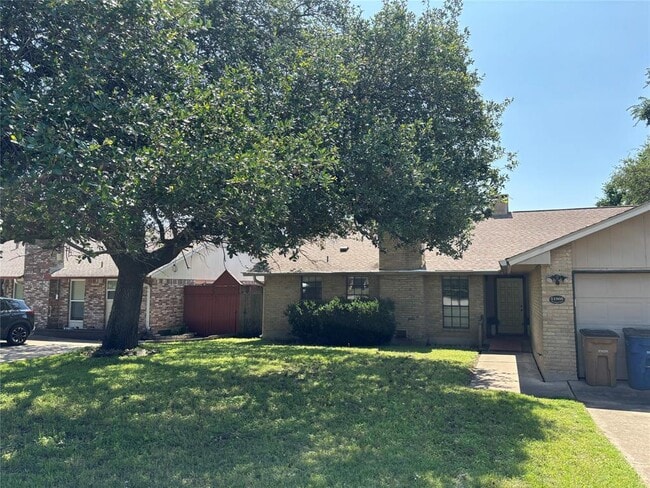 11905 Oak Knoll Dr in Austin, TX - Building Photo - Building Photo