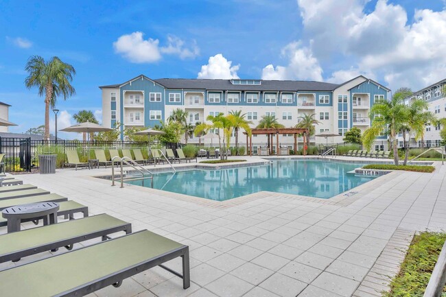 Trevesta Place Apartments in Palmetto, FL - Foto de edificio - Building Photo