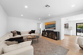 219-221 Monte Vista Ave in Costa Mesa, CA - Building Photo - Building Photo